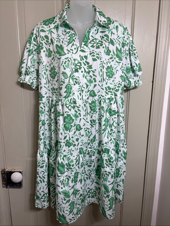 Source Unknown Dresses & Skirts - Women’s Green Floral Tiered Shirt Dress